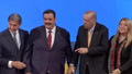 Cumhurbaşkanı Erdoğan'ın uyarısı rozet takma törenine damga vurdu! 'Bana bak...'