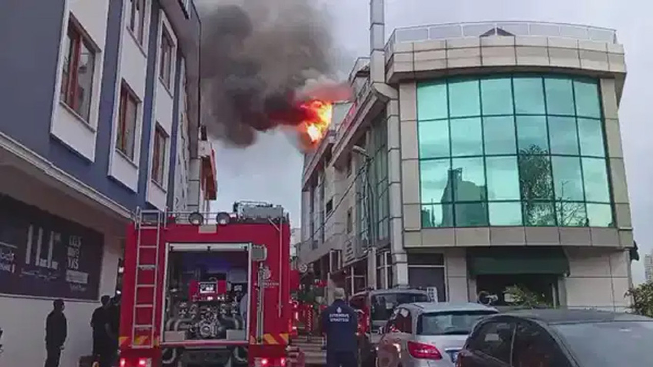 İstanbul Ataşehir'de korkutan otel yangını... Çatı katı alevlere teslim oldu!