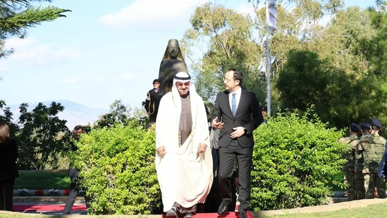 BAE Devlet Başkanı'ndan terör örgütü EOKA'ya çelenk