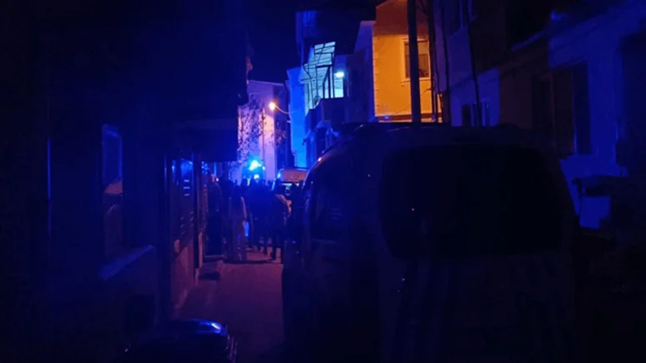 Mahallede korkunç olay... Kızı yatakta, baba asılı halde ölü bulundular