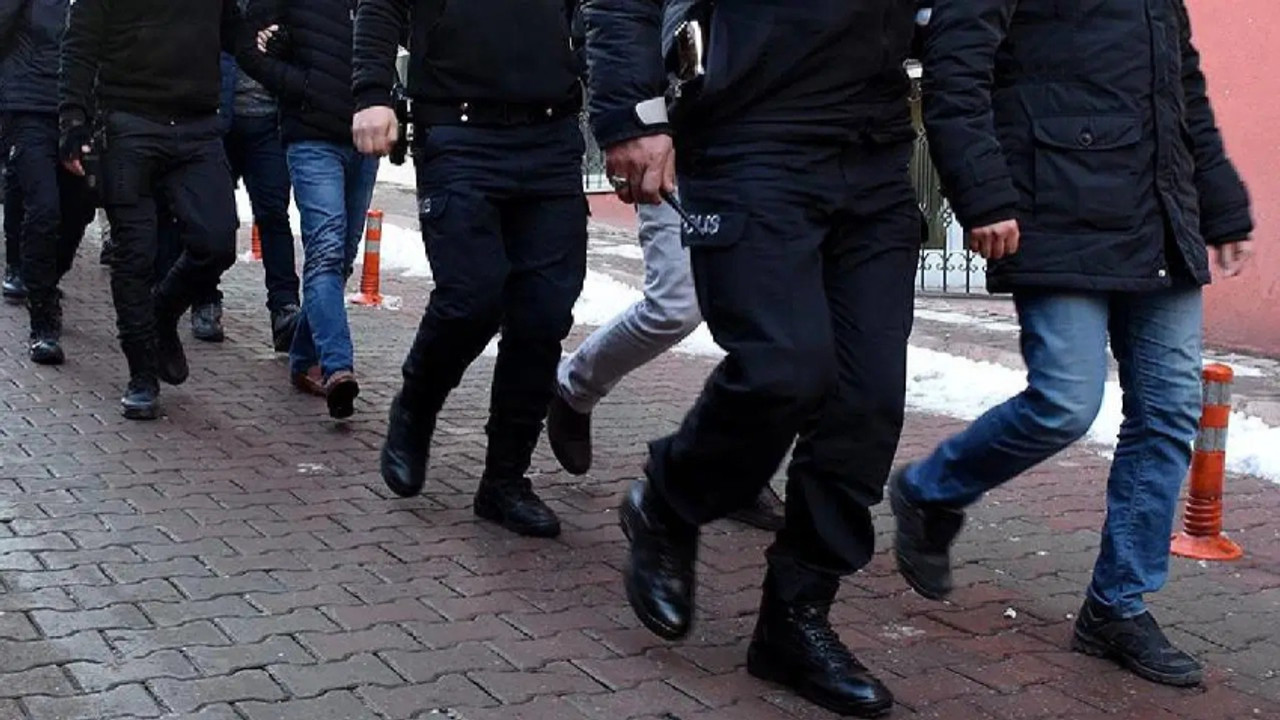 8 ilde FETÖ operasyonu: 16 kamu görevlisi gözaltına alındı!