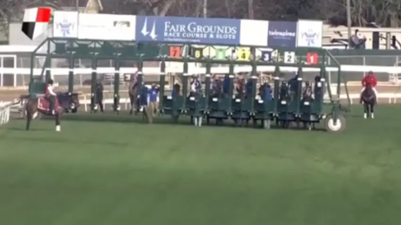 At yarışında 'Mister MMMMM' rüzgarı! Spikerin anlatımı sosyal medyayı salladı