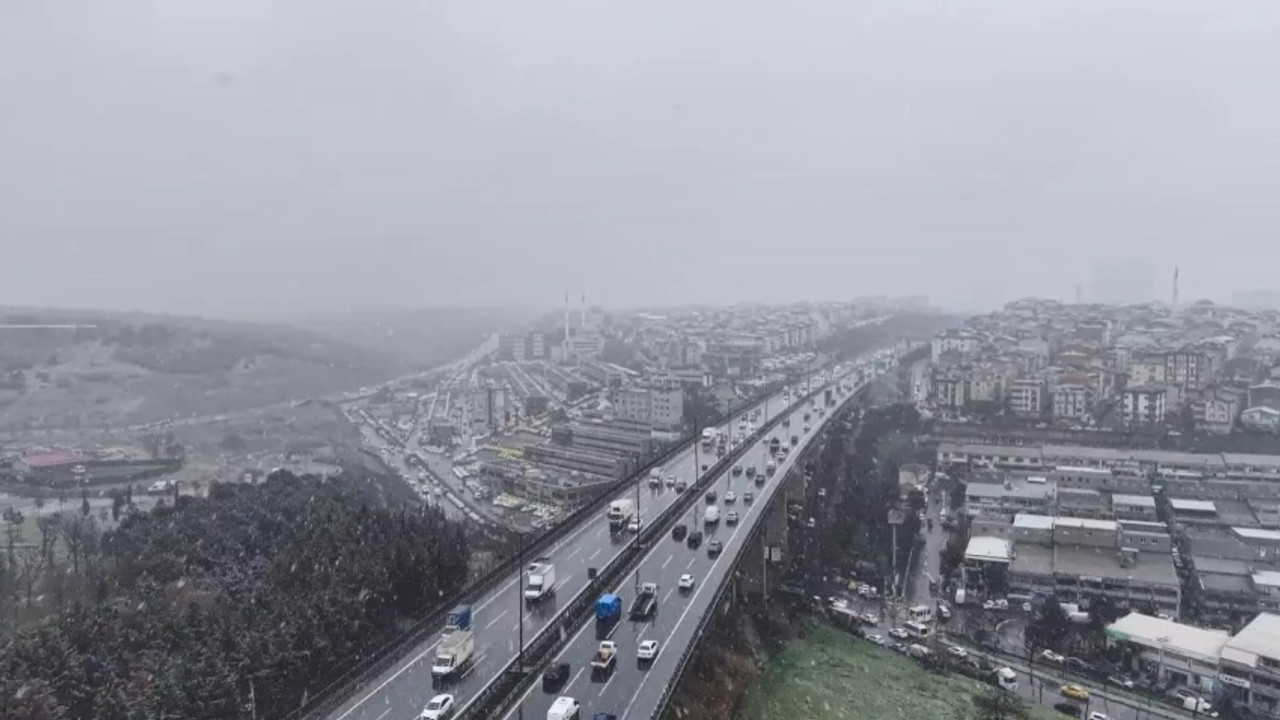 İstanbul'da beklenen kar yağışı başladı: Birçok ilçede etkili oluyor