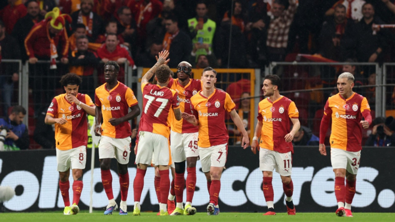 Osimhen'i izlemeye gelenler o yıldıza hayran kaldı: Astronomik teklife hazırlanıyorlar