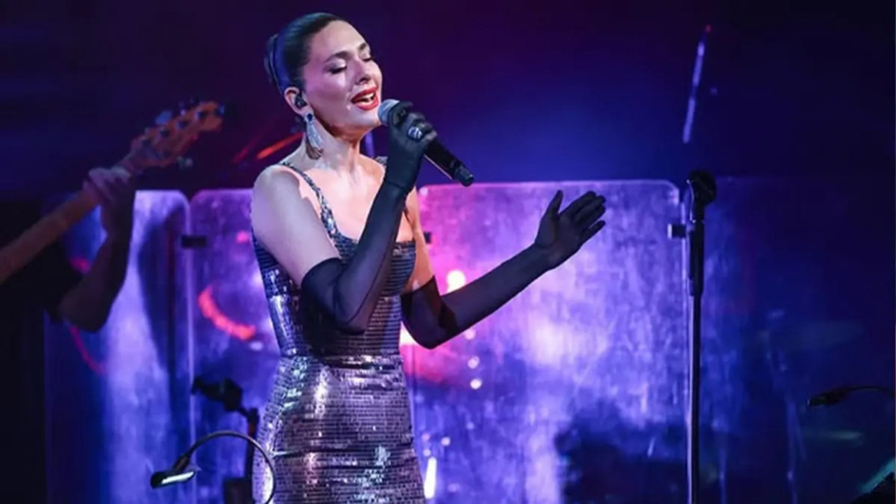 Bergüzar Korel sahne performansıyla büyüledi: Yıllar sonra duygusal itiraf