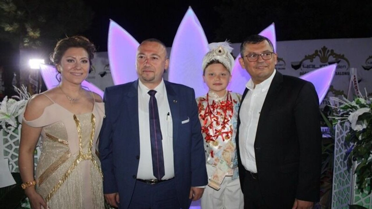 Özkan Yalım evli mi? Uşak Belediye Başkanı Özkan Yalım'ın eşi Ayşegül Yalım ne iş yapıyor?