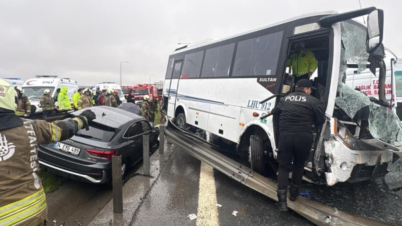 Başakşehir'de polis servisi kaza yaptı: 1 polis şehit, 1'i ağır 16 polis yaralı