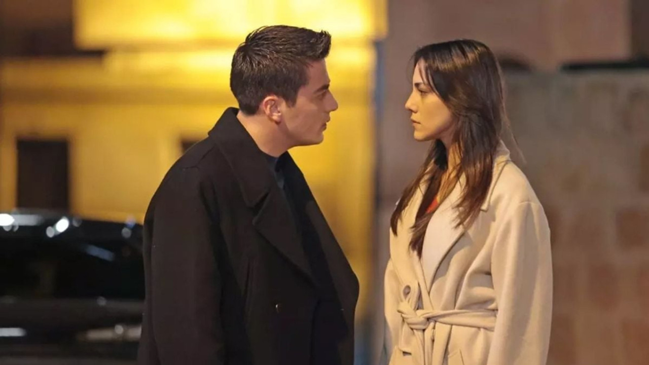 Ünlü dizinin oyuncuları arasında aşk yaşanıyor: İkiliden romantik poz geldi