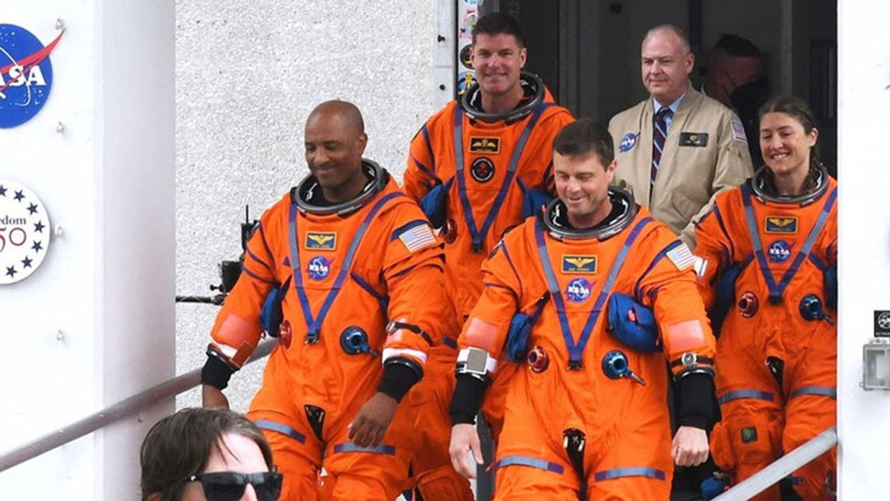 NASA duyurdu: Artemis II rekor kırdı! En uzak mesafeye ulaşıldı