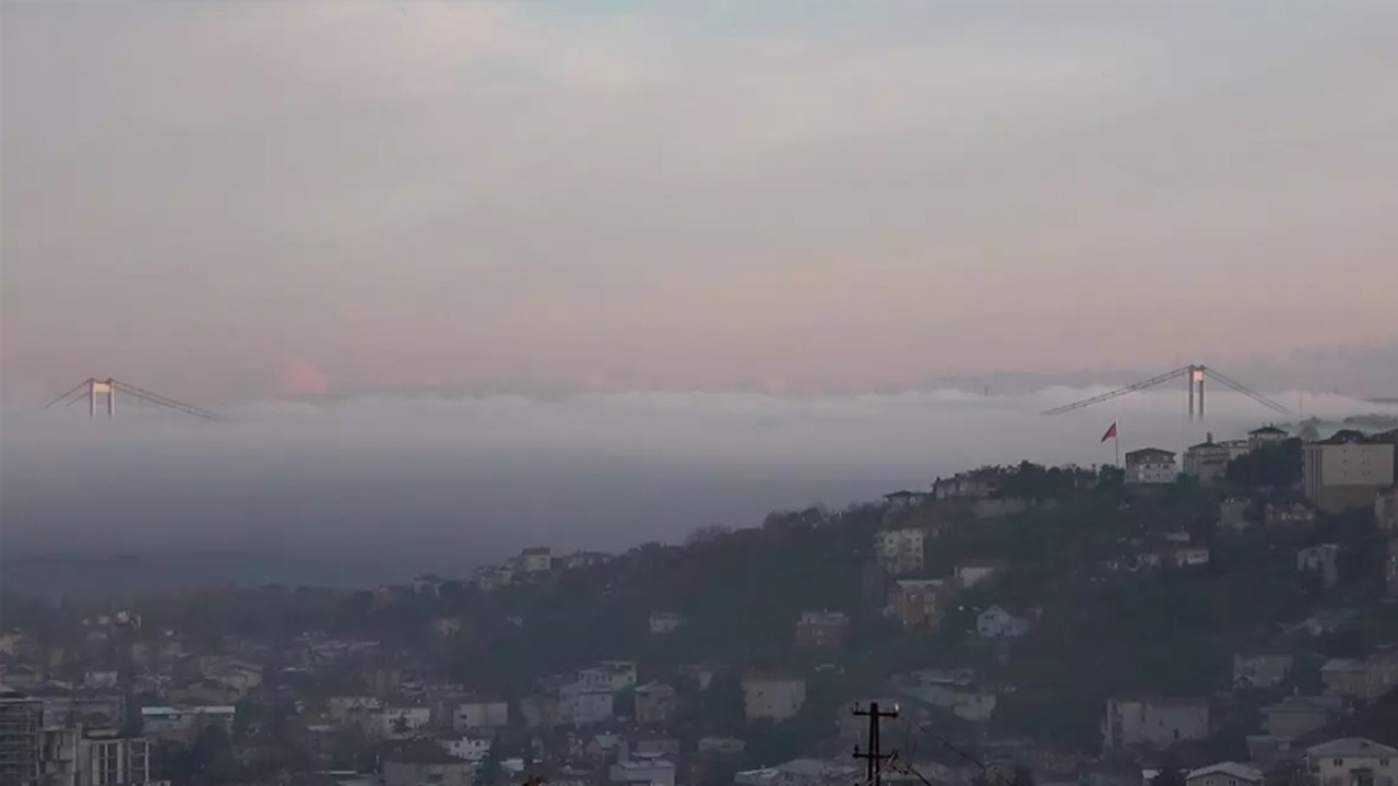 İstanbul Boğazı’nda yoğun sis: FSM Köprüsü gözden kayboldu