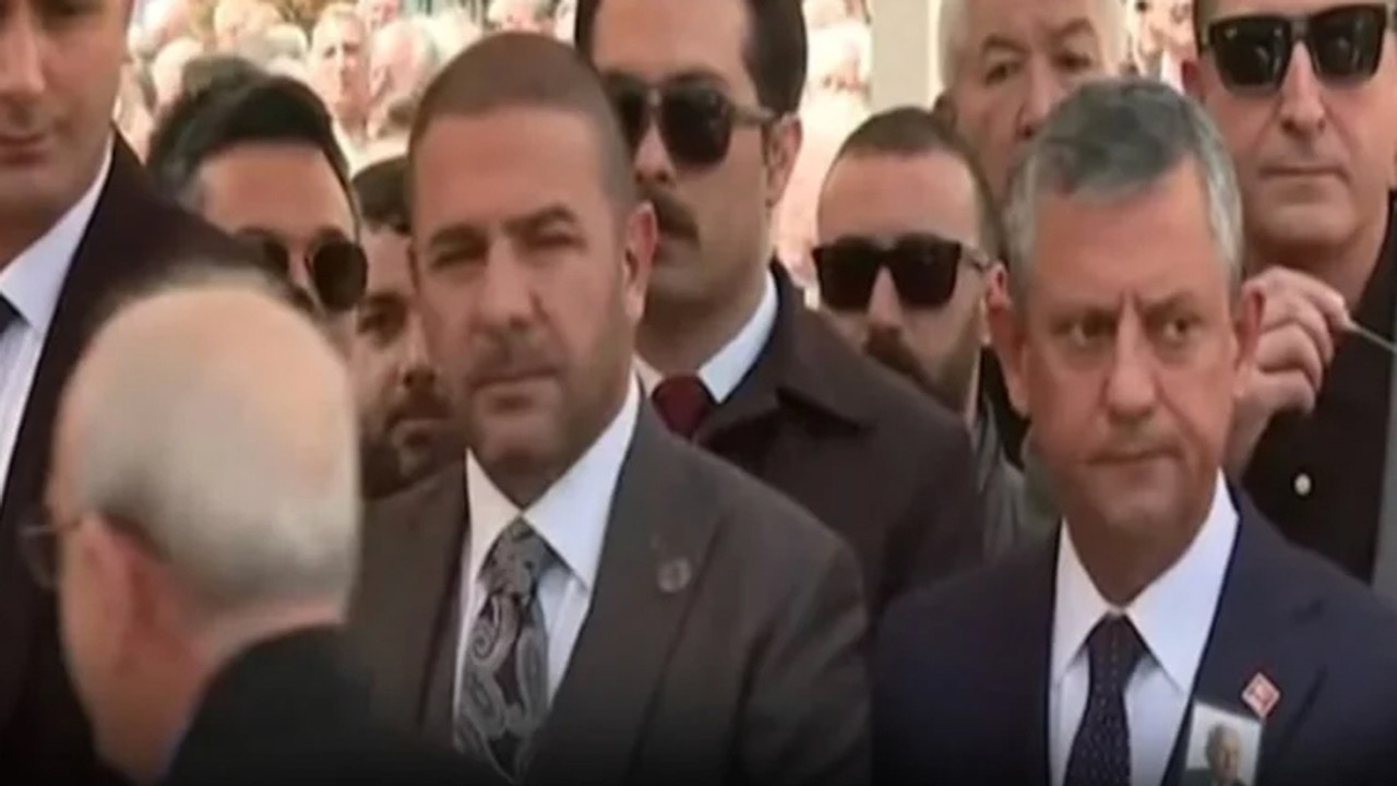Cenazede dikkat çeken an: Kılıçdaroğlu ile Özel el sıkışmadı