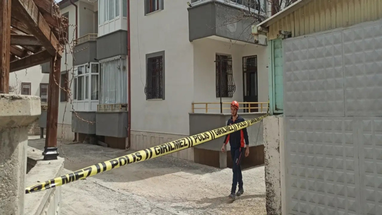 Konya'da 2 bina tahliye edildi: 3.2'lik depremde zemin çökmüştü