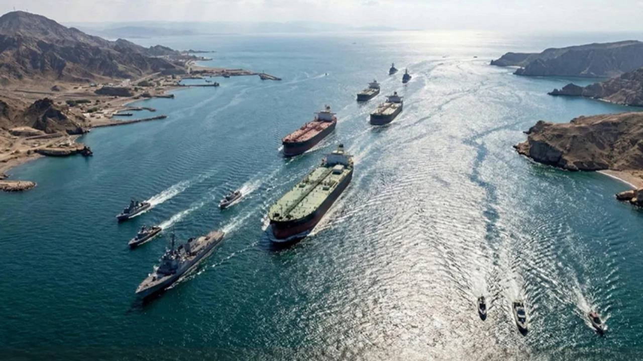 İran’dan Hürmüz kararı: Boğaz açıldı, petrol düştü