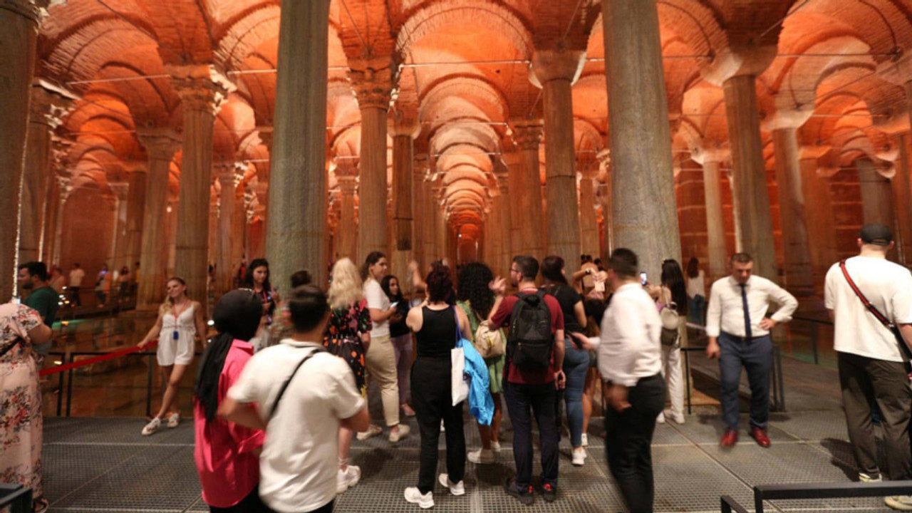 İBB giriş ücretini 1 TL yapmıştı: Yerebatan Sarnıcı'na ziyaretçi akını!