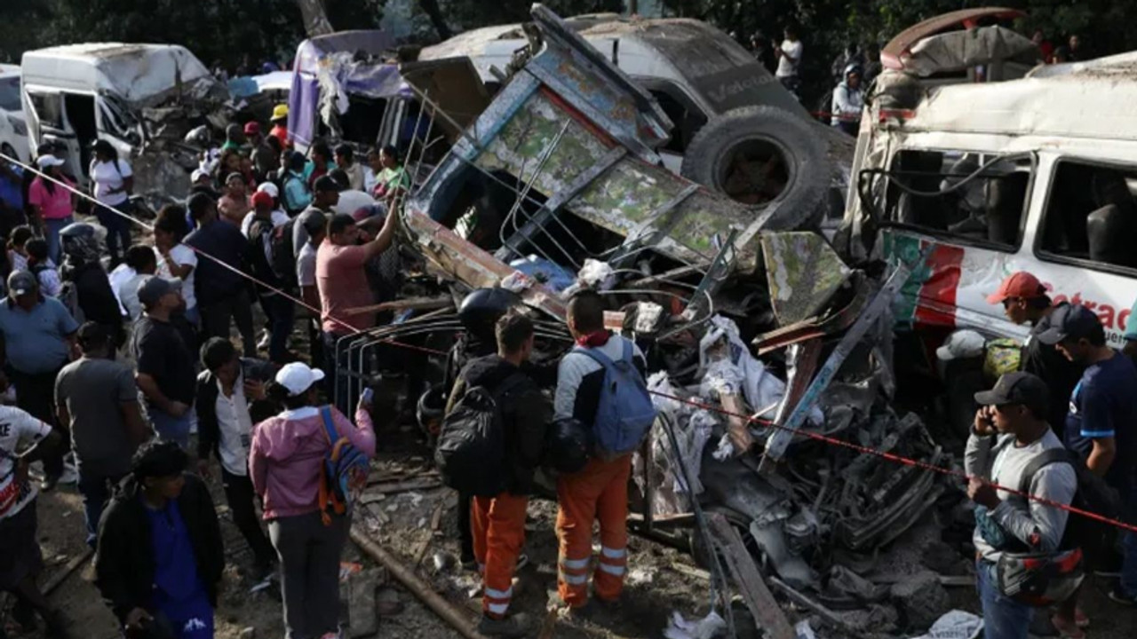 Ülkeyi kan gölüne çeviren terör saldırısı: Trafikte bombalı aracı patlattılar