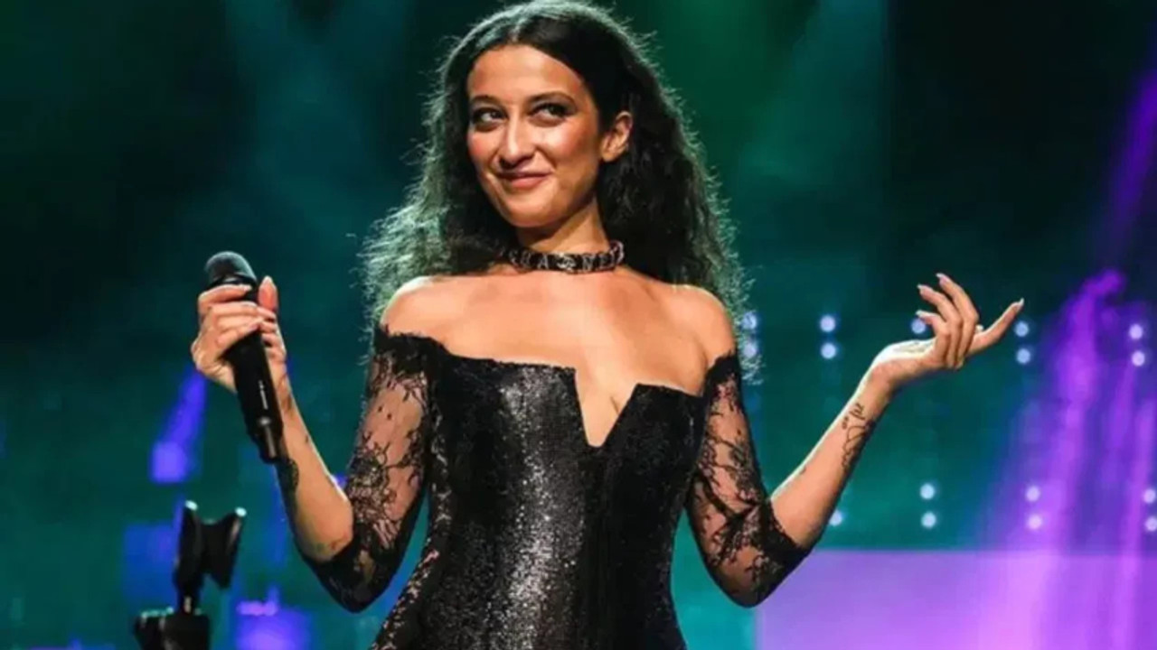 Ünlü şarkıcıdan radikal değişiklik! Yeni imajıyla şaşırttı