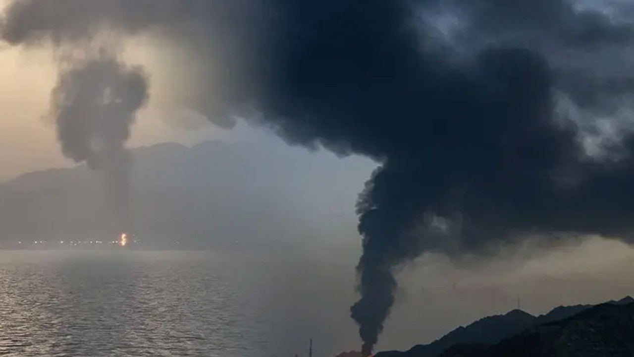 İran BAE'ye füze saldırısı düzenledi! Petrol tesisinde yangın çıktı