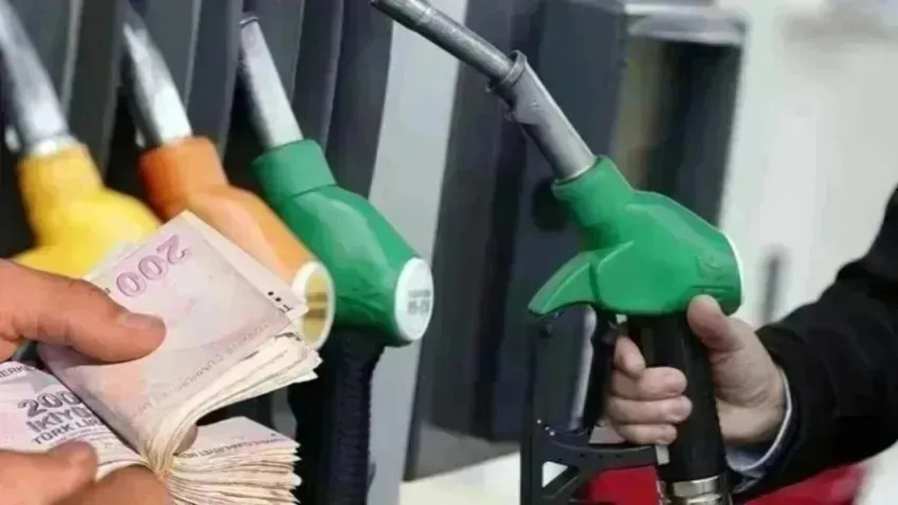 Akaryakıtta tabela yeniden değişiyor: Dev indirimin ardından zam geliyor!