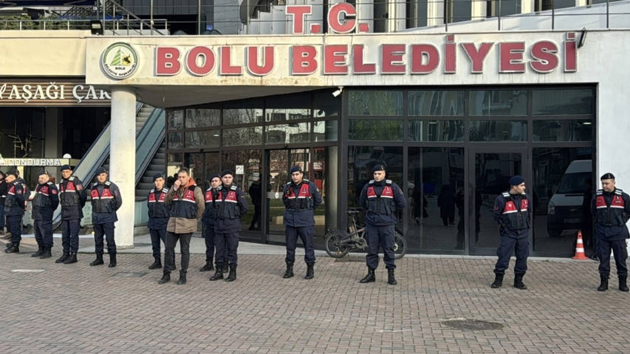 Bolu Belediyesi'ne bir operasyon daha! Jandarma ekipleri binada arama yapıyor