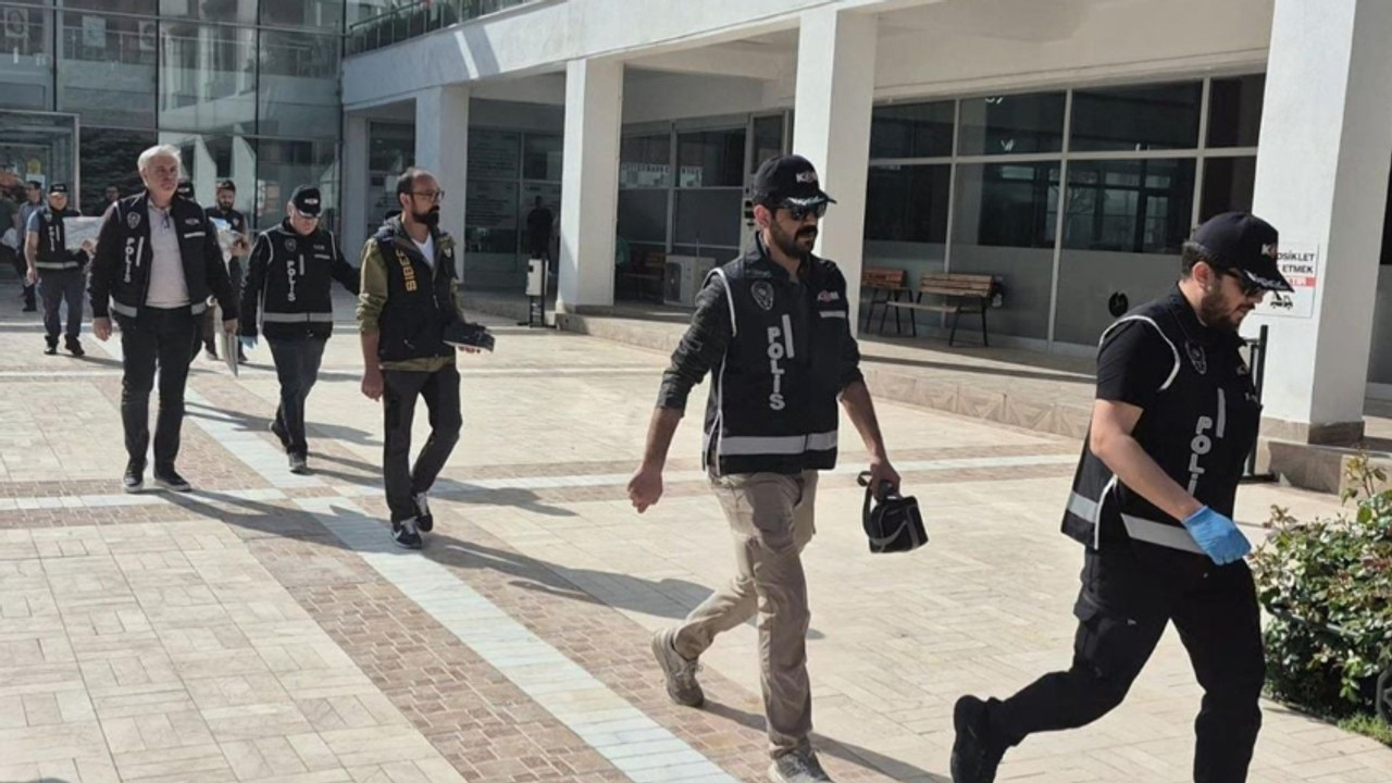 Tepebaşı Belediyesi'ne operasyon: 20 kişi gözaltına alındı