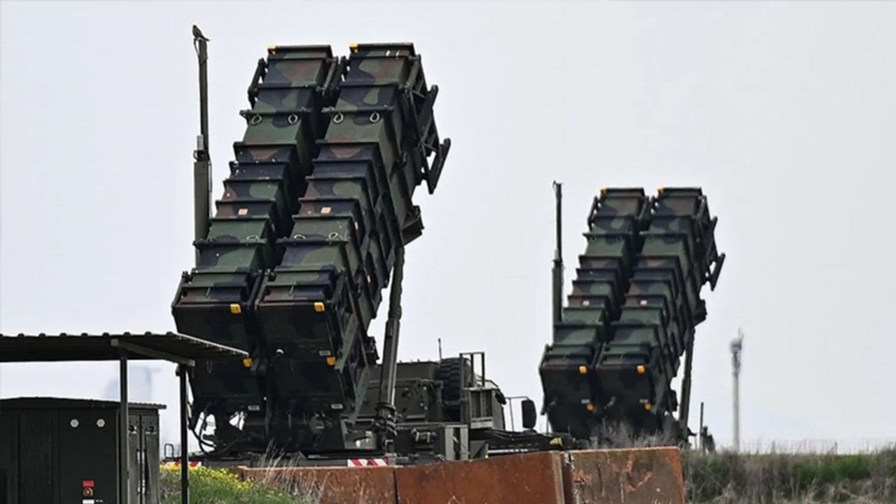 Yunanistan Ege'deki iki adadan patriotları çekecek