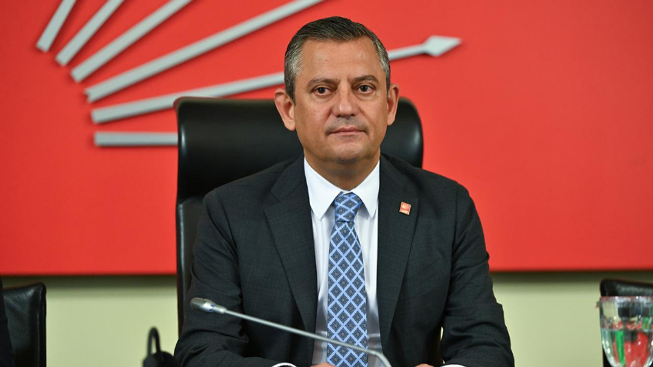 Özgür Özel, güven tazeledi: Kapalı grup toplantısında CHP Grup Başkanlığı'na seçildi