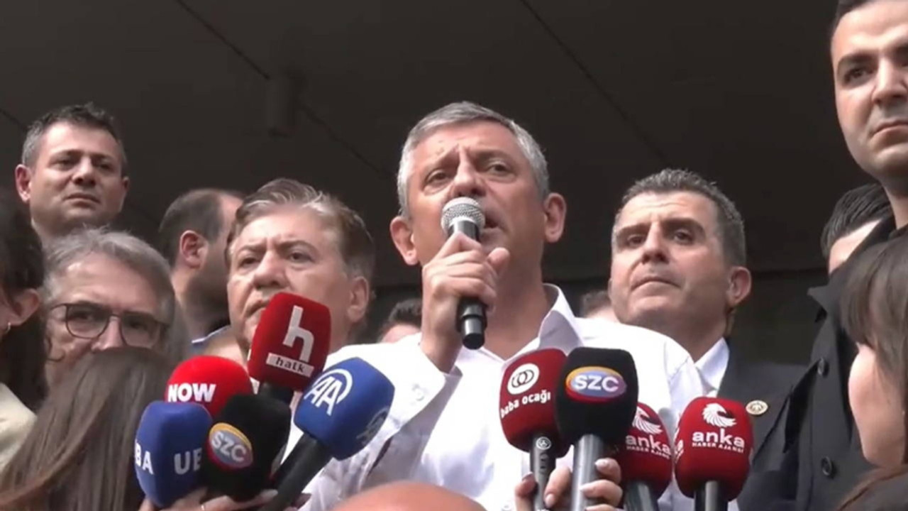 Özgür Özel, CHP Genel Merkezi'nden ayrıldı: Geri gelmek üzere çıkıyorum