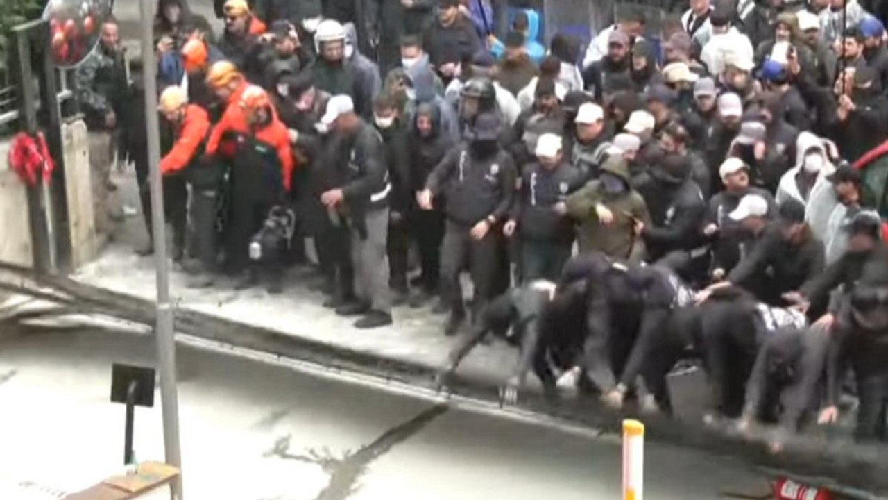 CHP Genel Merkezi'ne müdahale başladı! Polis kapıyı kırıp bahçeye girdi…