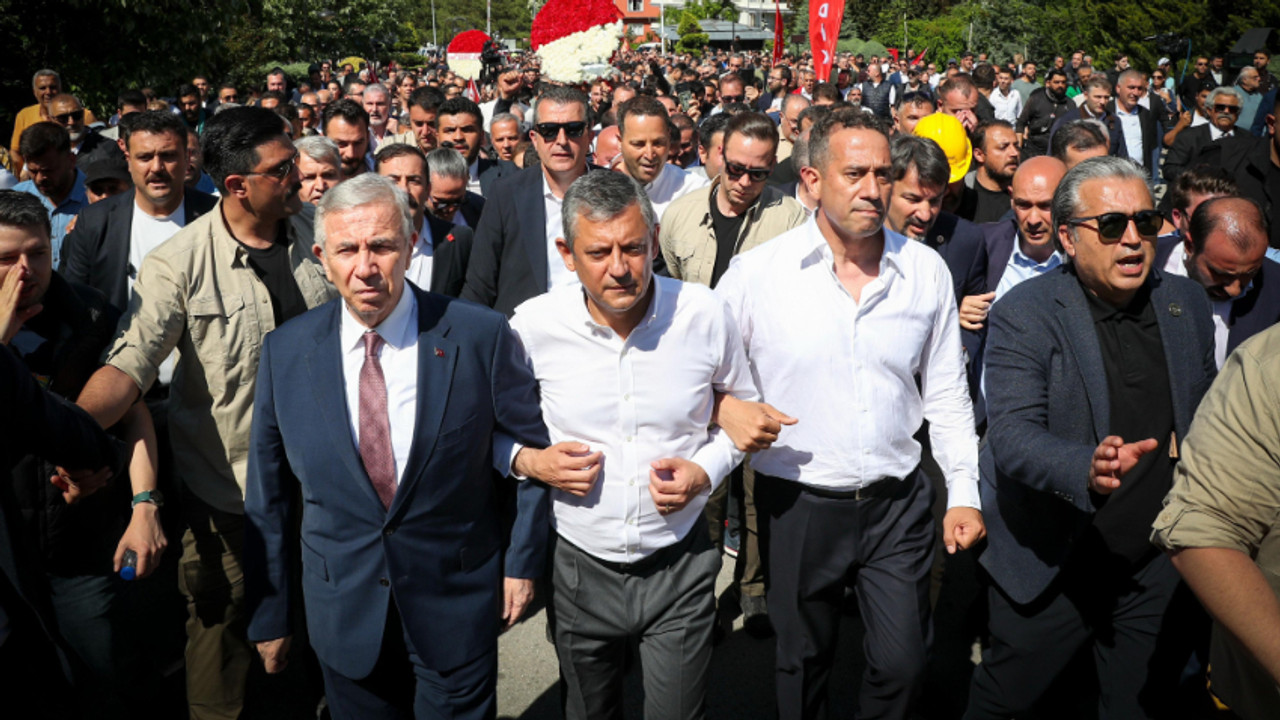 Özel'den Güvenpark buluşması sonrası ilk paylaşım! ‘Onlar yolun sonunda…’