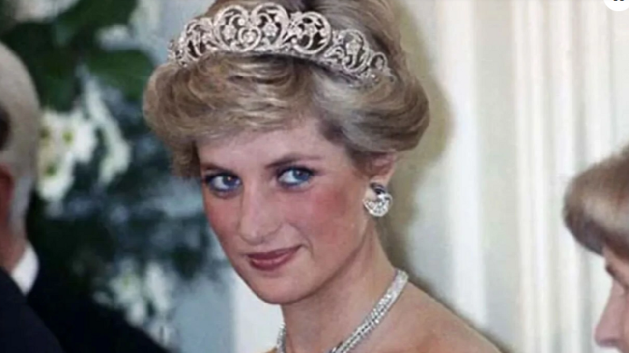 Prenses Diana'nın düğün tacı kime gidecek?