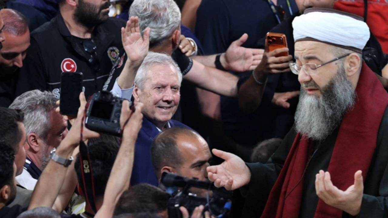 Aziz Yıldırım seçildi, Cübbeli duaya başladı: "Yılmayıp, baş