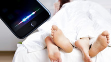 Apple'da Siri skandalı! "Sizi seks yaparken dinliyor"