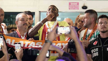 Victor Osimhen resmen Galatasaray'da! İstanbul'a geldi! İşte ilk sözleri…