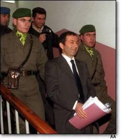 Her skandaldan &ccedil;ıkan bir ''Garip'' aile! Hayırsever(!) Kasım Garipoğlu&hellip; - Resim : 1