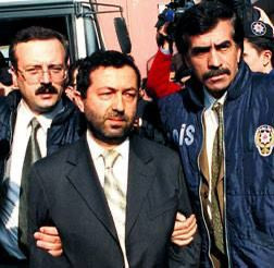 Her skandaldan &ccedil;ıkan bir ''Garip'' aile! Hayırsever(!) Kasım Garipoğlu&hellip; - Resim : 2