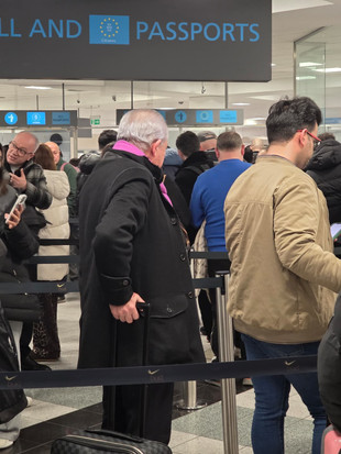 Eski Devlet Bakanı’na havalimanında VIP şoku! Bir saat kuyrukta bekledi… - Resim : 4