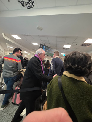 Eski Devlet Bakanı’na havalimanında VIP şoku! Bir saat kuyrukta bekledi… - Resim : 3