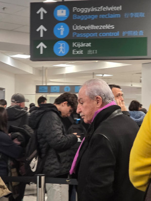 Eski Devlet Bakanı’na havalimanında VIP şoku! Bir saat kuyrukta bekledi… - Resim : 2