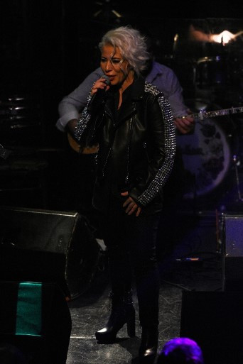 İntizar sahneye çıktı, Mustafa Ceceli'yi salladı! "Bir damlacık canımla..." - Resim : 1