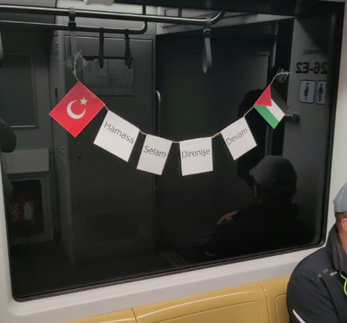 İstanbul metrolarında İmamoğlu'nu kızdıracak afişler - Resim : 2