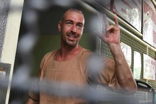 'Seks gurusu'nun baştan çıkarma dersi olay çıkardı - Resim : 3