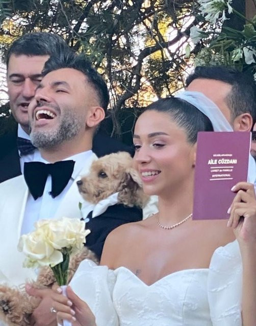 Üç yıllık aşkta mutlu son! Zeynep Bastık ile Tolga Akış evlendi - Resim : 1