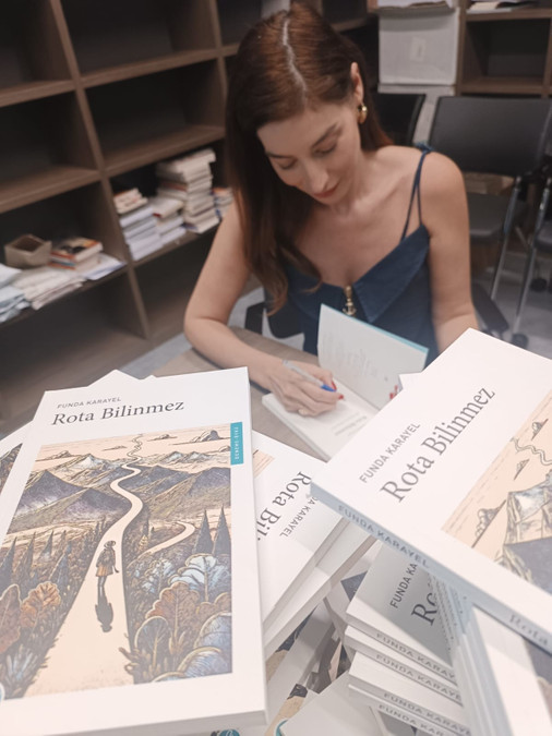Funda Karayel’in yeni kitabı “Rota Bilinmez” okuyucuyla buluştu - Resim : 2