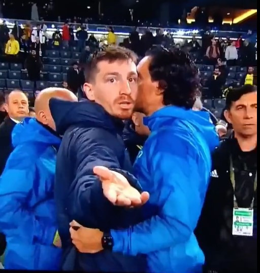 Derbi hezimeti sonrası Mert Hakan'dan beIN Sports kameramanına olay hareket! - Resim : 2