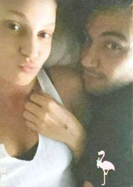 Farah Zeynep Abdullah ile Efe Çelik ayrıldı - Resim : 1