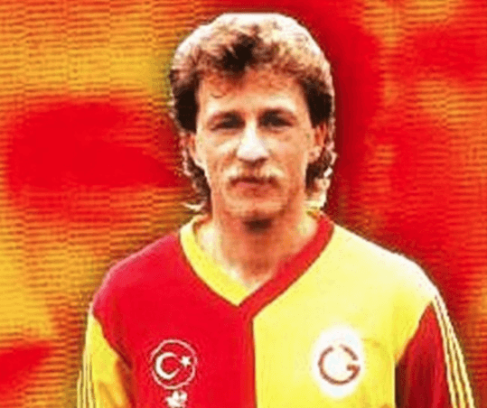 Eski milli futbolcuya FETÖ'den hapis cezası! - Resim : 1