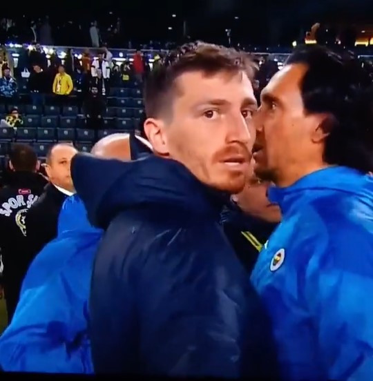 Derbi hezimeti sonrası Mert Hakan'dan beIN Sports kameramanına olay hareket! - Resim : 3