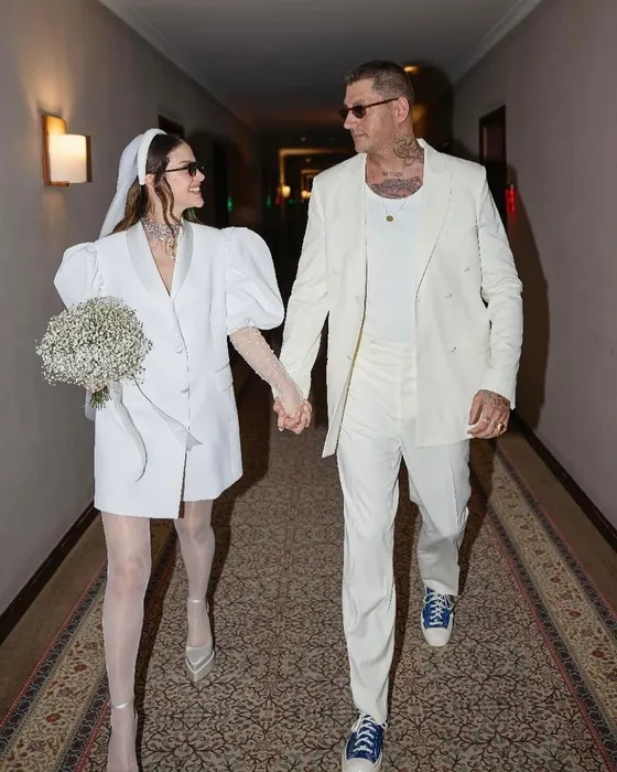 Evler ayrıldı, ihanet iddiası g&uuml;ndemi sarstı! &Uuml;nl&uuml; &ccedil;ift boşanıyor! - Resim : 1