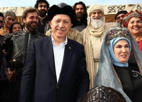 Albayrakçılar, Erdoğan'a yakın sanatçıyı neden hedef aldı? - Resim : 5