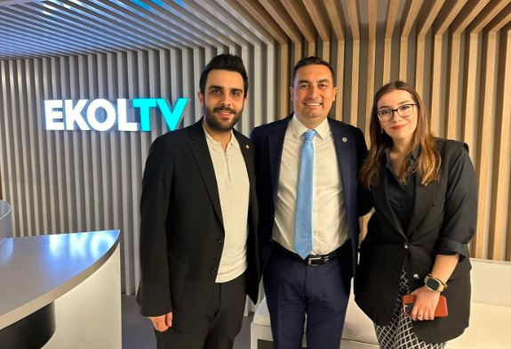 Ekol TV'de 'al gülüm ver gülüm' yapılmış! Emrah Doğru ile birlikte kaçanlar! - Resim : 6